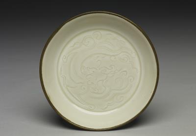 图片[3]-Dish with incised chi-dragon pattern in white glaze, Ding ware, Song dynasty (960-1279)-China Archive